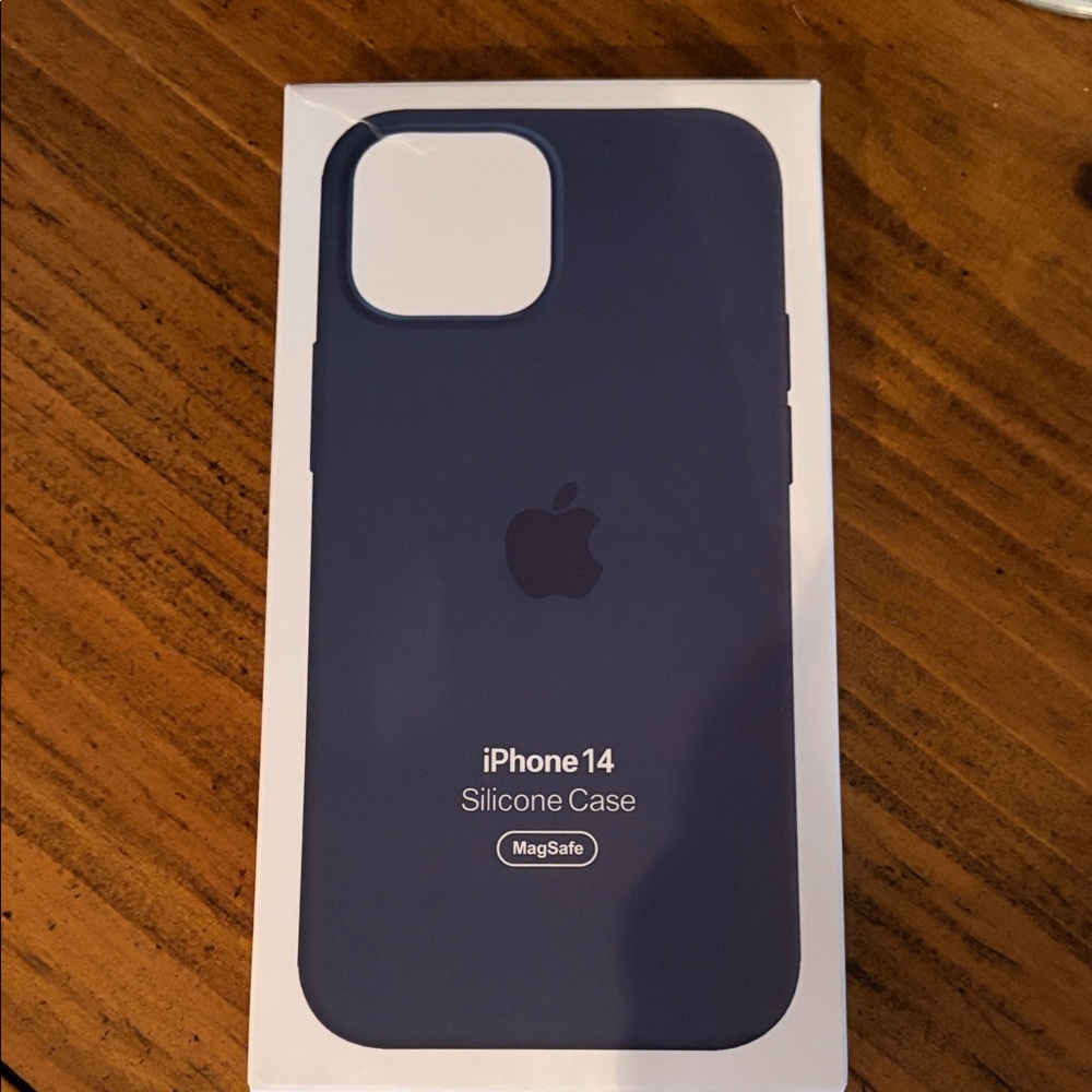 Apple iPhone 14 Silicone Cover - Navy